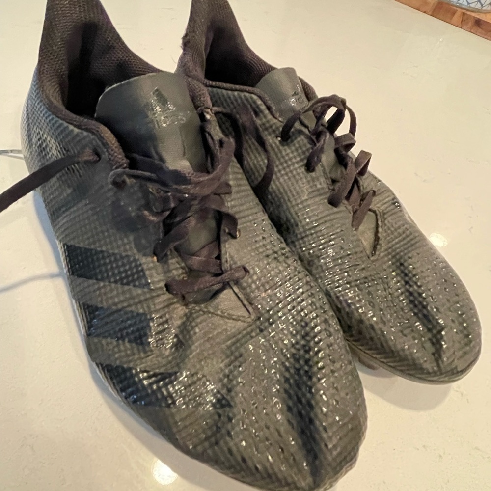 Black predator soccer cleats 6y